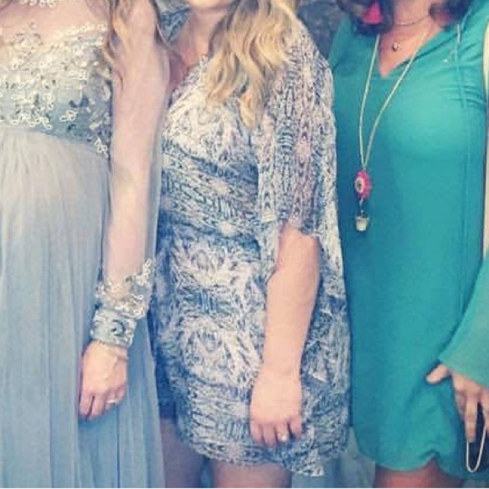 Chic Blue Patterned Blouse - image 3